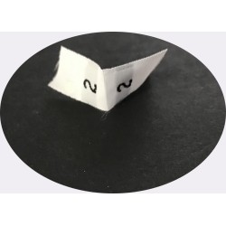 Etiquette De Vêtements Blanches " Taille 2" Par 100 Pièces  A Coudre, Contexture Pour Confection.