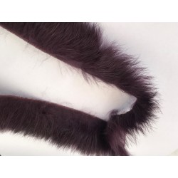 "Élégance naturelle : Ruban en Poil de Lapin Violet, Doux et Raffiné"