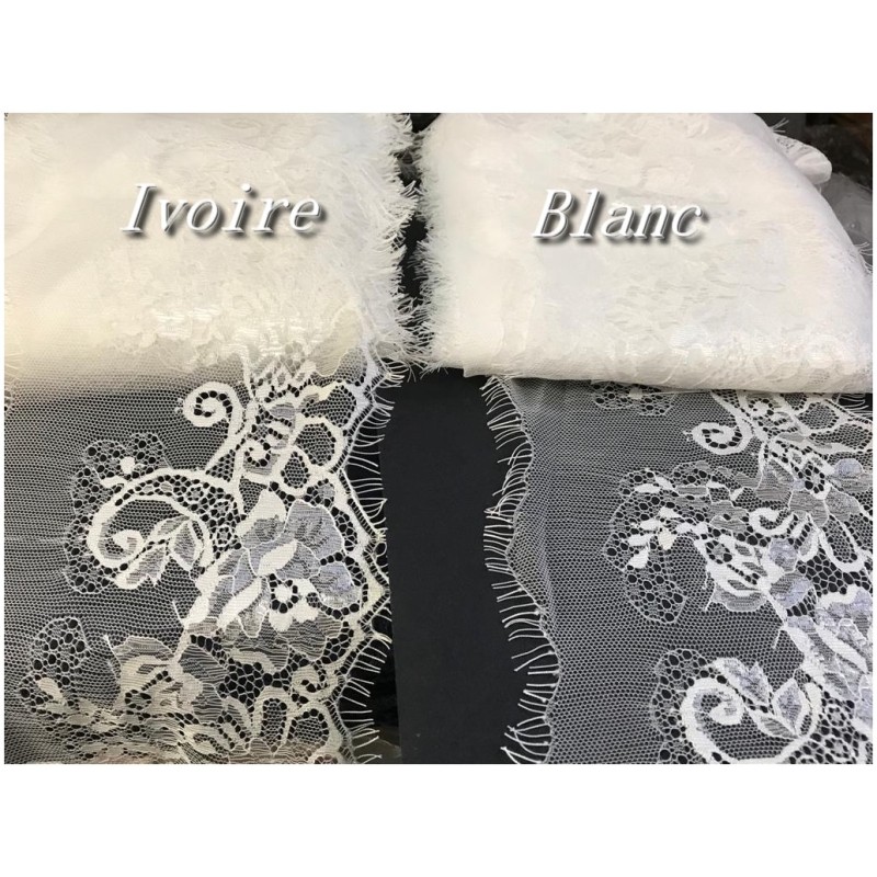 Coupon De Dentelle Chantilly Blanc Fleuri - 138 Cm De Large X 120 Cm De Long - Neuf