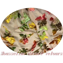 Mousseline dévoré nude en velours aux motifs chatoyants "Élégance multicolore.