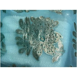 Mousseline dévoré turquoise lamé et strassé aux motifs chatoyants "Élégance multicolore.