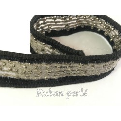 Ruban orné de perles argent, noir et gris en 17 mm : Élégance perlée