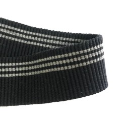 Elastique plat brodé noir 4 cm : Élégance et style avec ses trois rayures grises.