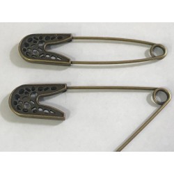 épingle à nourrice en métal bronze de 8 cm, transformée en broche pour décorations.