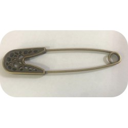 épingle à nourrice en métal bronze de 8 cm, transformée en broche pour décorations.