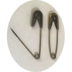 épingle à nourrice en métal bronze de 8 cm, transformée en broche pour décorations.