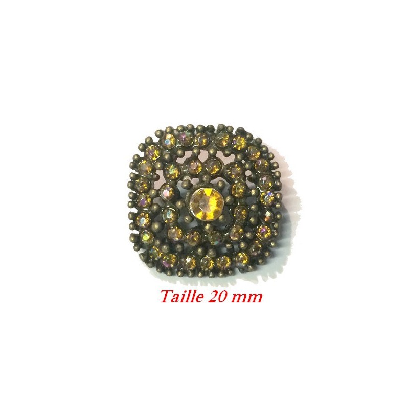 Bouton carré en strass T.20 mm pour sublimer vos créations couture