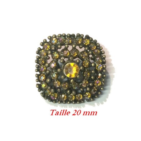 Bouton carré en strass T.20 mm pour sublimer vos créations couture