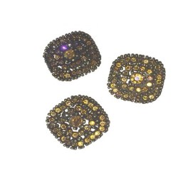 Bouton carré en strass en 20 mm pour sublimer vos créations couture