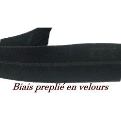"Biais Velours Préplié Élastique en 15 mm noir : La Touche de Flexibilité Parfaite pour Vos Projets Couture !"
