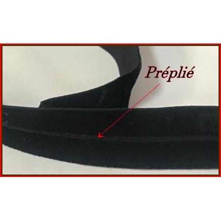 "Biais Velours Préplié Élastique en 15 mm noir : La Touche de Flexibilité Parfaite pour Vos Projets Couture !"