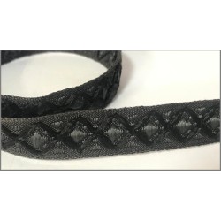Ruban gros grain Gris de 15 mm orné de fil satin noir : l'accessoire parfait pour vos projets de couture.