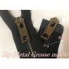 Fermeture à Grosse maille de 8 mm en 40 cm de longueur, avec Ruban Tissu Noir et Curseur en Métal noir : Élégance et Fiabilité