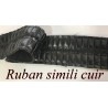 Ruban Simili Cuir en entre deux aspect drapé : Élégante Bande en Simili Cuir Noir Brillant