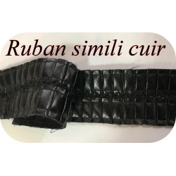 Ruban Simili Cuir en entre deux aspect drapé : Élégante Bande en Simili Cuir Noir Brillant