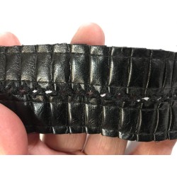 Ruban Simili Cuir en entre deux aspect drapé : Élégante Bande en Simili Cuir Noir Brillant