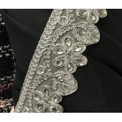 Ruban Brodé Argenté orné de strass Blanches Pour La Décorations Caftans Ceintures Et Customisations.