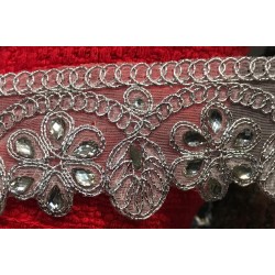 Ruban Brodé Argenté orné de strass Blanches Pour La Décorations Caftans Ceintures Et Customisations.
