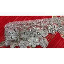 Ruban Brodé Argenté orné de strass Blanches Pour La Décorations Caftans Ceintures Et Customisations.
