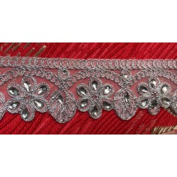 Ruban Brodé Argenté orné de strass Blanches Pour La Décorations Caftans Ceintures Et Customisations.
