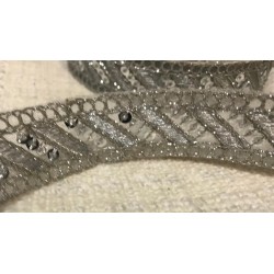 Ruban Brodé Argent orné de Sequins Aergent Pour Décorations Caftans Ceintures Et Customisations.