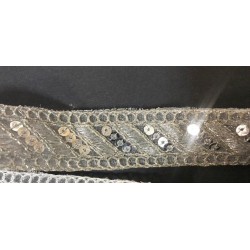 Ruban Brodé Argent orné de Sequins Aergent Pour Décorations Caftans Ceintures Et Customisations.
