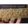 Ruban Brodé Doré OR orné de Sequins doré en 45 mm Pour Décorations Caftans Ceintures Et Customisations.