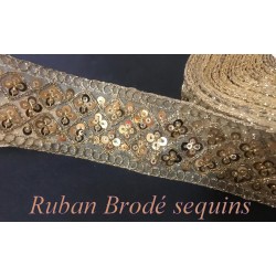 Ruban Brodé Doré OR orné de Sequins doré en 45 mm Pour Décorations Caftans Ceintures Et Customisations.