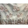 Tissu Dentelle Brodé Couture Rose Sur Tulle Résille Transparent Orné De Motifs Fleurs Rose et Beige Doré Or.