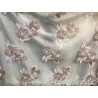 Tissu Dentelle Brodé Couture Rose Sur Tulle Résille Transparent Orné De Motifs Fleurs Rose et Beige Doré Or.
