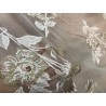Tissu Dentelle Brodé Couture Rose Sur Tulle Résille Transparent Orné De Motifs Fleurs Rose et Beige Doré Or.