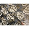 Dentelle Tissu Brodé Couture Sur Tulle Résille Marine Orné De Motifs Fleurs Blanches et Doré Or.