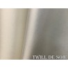 Twill de Soie Ivoire Haute Couture Au Mètre : L'essence du luxe et de la créativité.