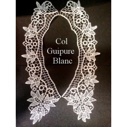 Col Guipure Blanc – Dentelle Florale sur Chemisier Élégant