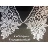 Col Guipure Blanc – Dentelle Florale sur Chemisier Élégant