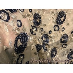 Dentelle Tissu Brodé Couture Sur Tulle Résille  Doré Or Orné De Motifs Fleurs Bleu Marine et Doré Or.