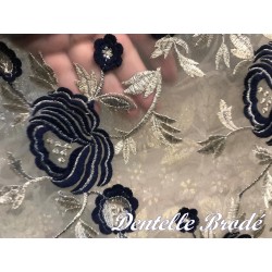Dentelle Tissu Brodé Couture Sur Tulle Résille  Doré Or Orné De Motifs Fleurs Bleu Marine et Doré Or.