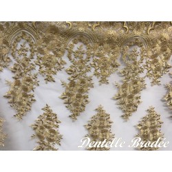Dentelle Brodé Doré Or Au Mètre Couture : L'Élégance Scintillante en Filigrane"