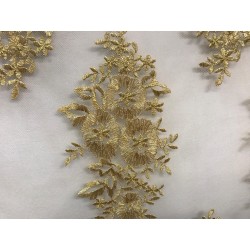 Dentelle Brodé Doré Or Au Mètre Couture : L'Élégance Scintillante en Filigrane"