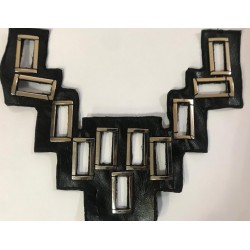 Col cuir Plastron avec carré, encolure en simili cuir