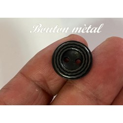 Boutons à Coudre en Métal Gris Foncé à Deux Trous : Élégance Intemporelle