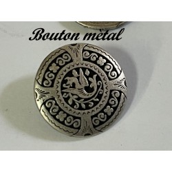 Boutons à Coudre en Métal Argent Vieilli Ornés de Motifs pour Sublimer vos Créations : Élégance Vintage