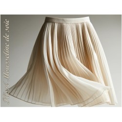 Plissé En Mousseline De Soie Ivoire Couture. - vendu au mètre. Pleated Ivory Chiffon Couture Fabric. - Sold by the meter.