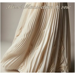 Plissé En Mousseline De Soie Ivoire Couture. - vendu au mètre. Pleated Ivory Chiffon Couture Fabric. - Sold by the meter.