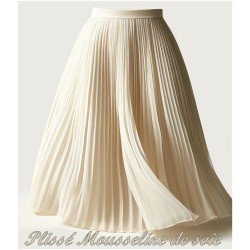 Plissé En Mousseline De Soie Ivoire Couture. - vendu au mètre. Pleated Ivory Chiffon Couture Fabric. - Sold by the meter.