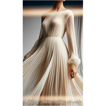 Plissé En Mousseline De Soie Ivoire Couture. - vendu au mètre. Pleated Ivory Chiffon Couture Fabric. - Sold by the meter.
