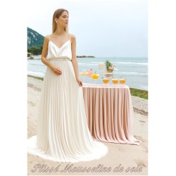 Plissé En Mousseline De Soie Ivoire Couture. - vendu au mètre. Pleated Ivory Chiffon Couture Fabric. - Sold by the meter.