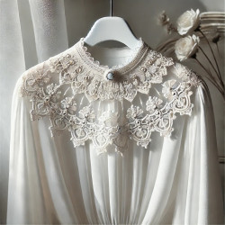 Col Plastron Blanc en Crochet & Perles – Style Mariée ou Élégance Chic