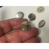 Bouton métallique argenté, finition chromée ou acier inoxydable