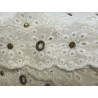 Broderie anglaise 100 % coton – 3 cm – motif œillet bronze